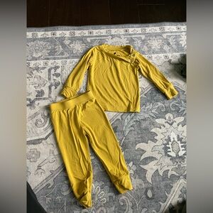 William and Ryan bamboo Mustard Yellow Two-Piece Lounge Set